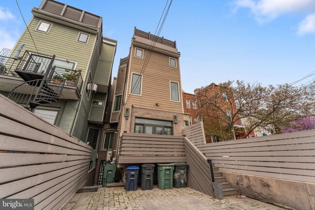 Building Photo - 2421 1st St NW