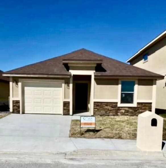 Primary Photo - 2021 Treasure Oaks Dr