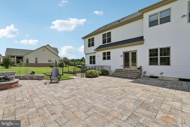 Building Photo - 141 Hawkes Ct
