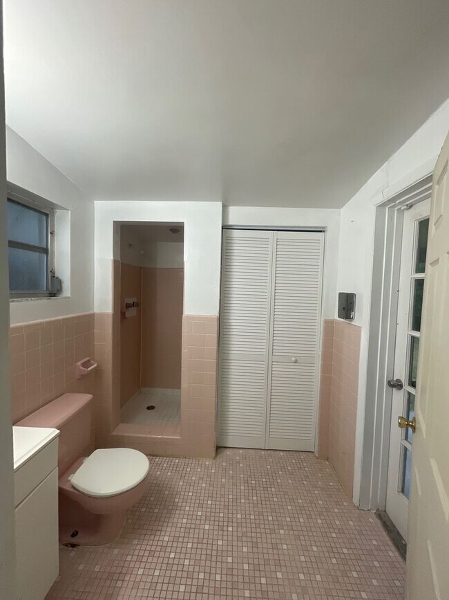 Building Photo - 3 Bed 2 Bath Home | Pet Friendly | Washer ...