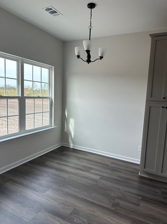 Building Photo - FOR RENT **$700.00 OFF FIRST MONTHS RENT- IF LEASE IS SIGNED BY JUNE 1, 2026**