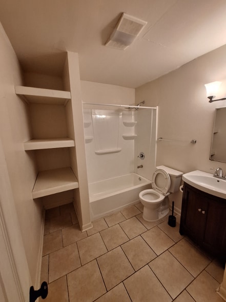 Building Photo - 738 Arabella St