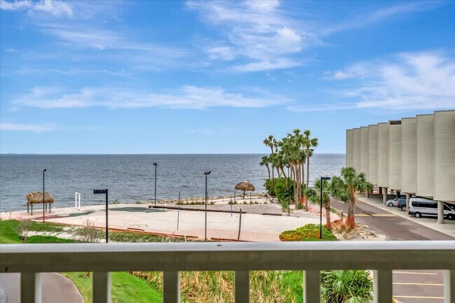 Building Photo - 2506 N Rocky Point Dr