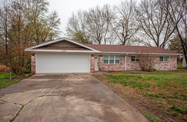 Building Photo - 1206 Convair St