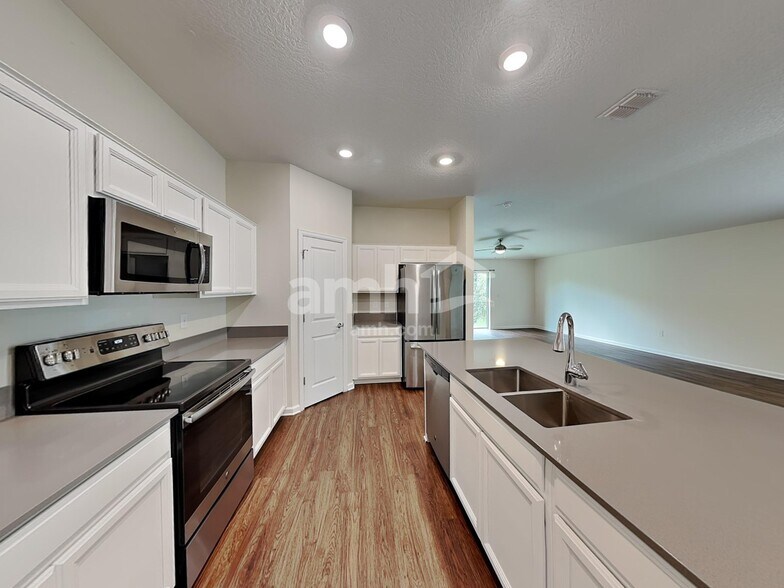 Building Photo - 4385 Seven Canyons Dr