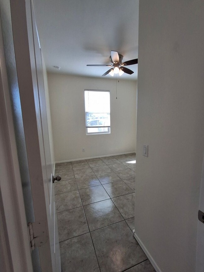 Building Photo - 3560 N Mia Ln