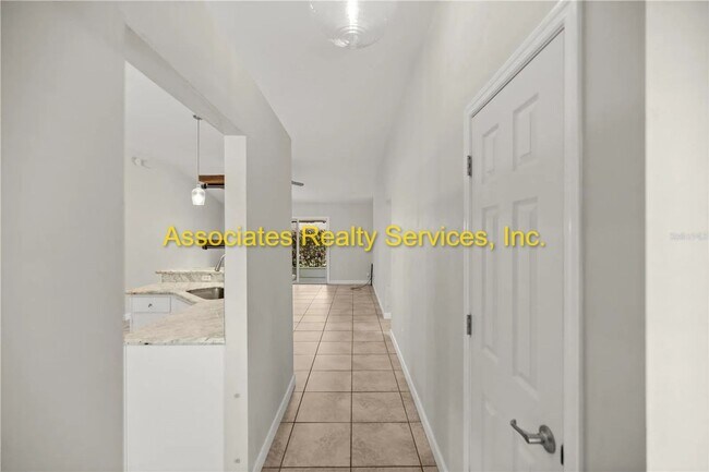 Building Photo - Charming, spacious 3bed/2bath home w/ office, screened patio & double car garage in Northridge su...
