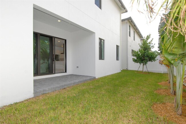 Building Photo - 1421 SW 23rd Ct
