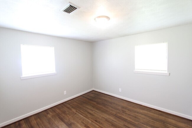 Building Photo - 2307 17th St Ensley