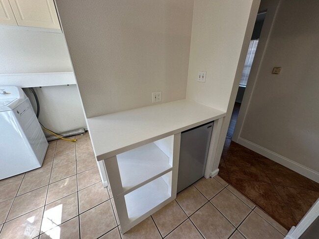 Building Photo - Downtown Bungalow, Pet Friendly, Large Yard