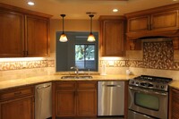 Building Photo - Spacious Fountaingrove Condo with A/C
