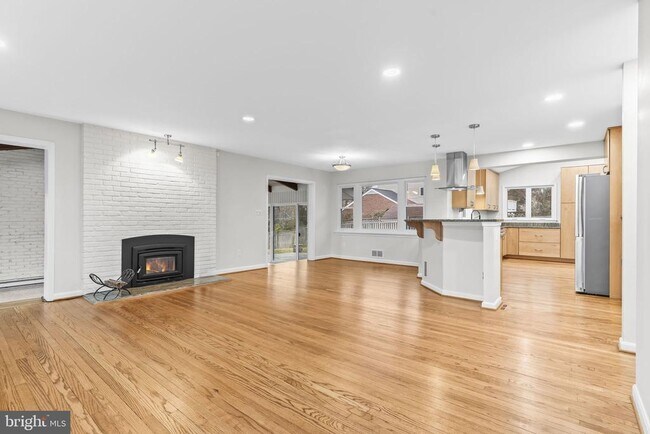 Building Photo - 7609 Woodridge Cir