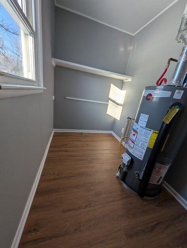 Building Photo - 117 SW Hillside Ave