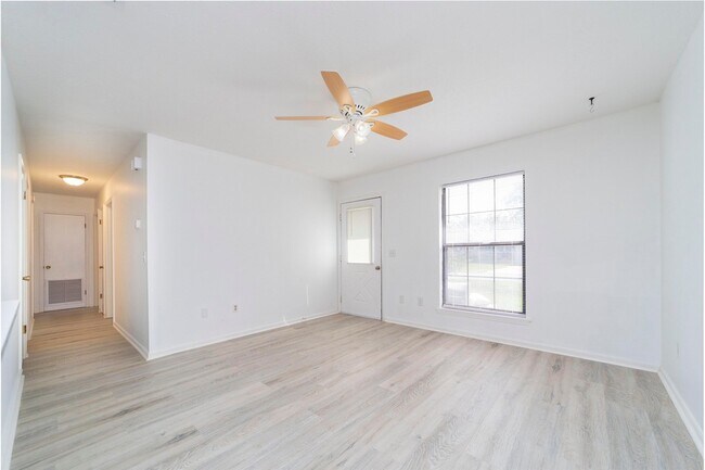 Building Photo - LOBELIA