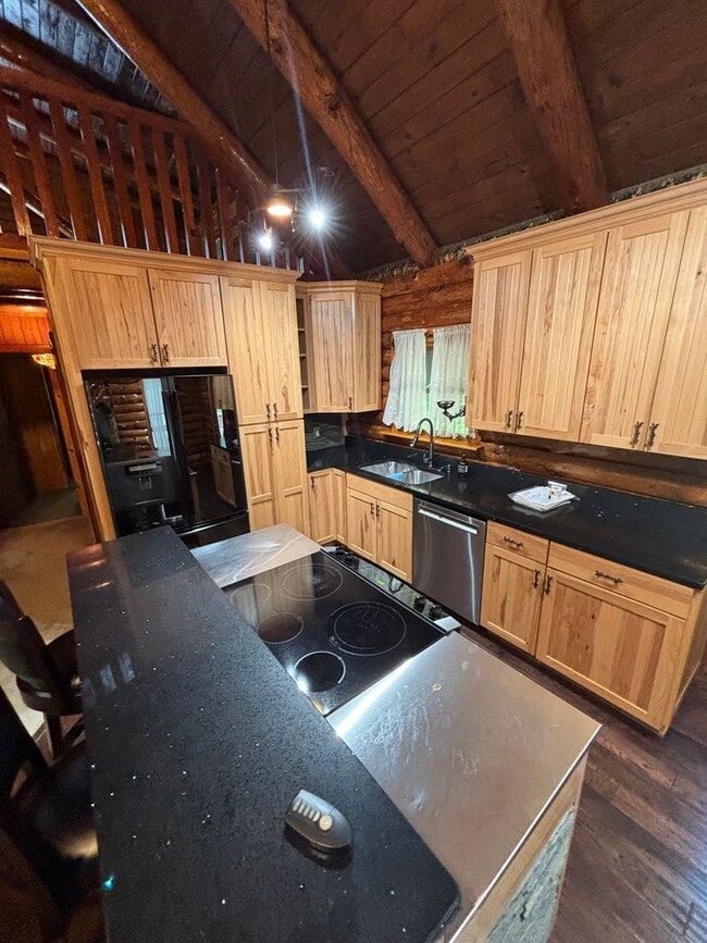 Building Photo - Log home in quiet setting