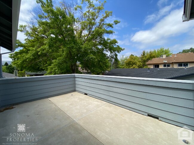 Building Photo - 2BD/2BA Upstairs Duplex with Garage