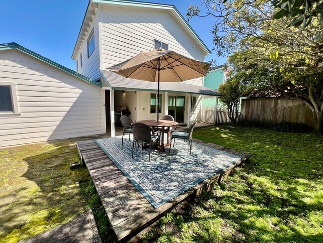 Building Photo - Charming Furnished Home in PG!