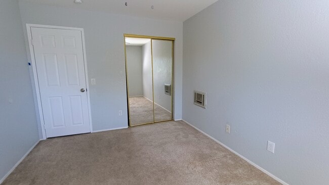 Building Photo - 1013 S Sunshine Ave