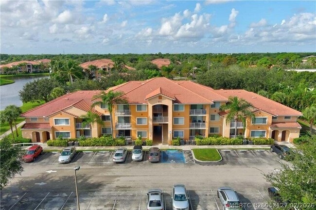 Building Photo - 231 SW Palm Dr