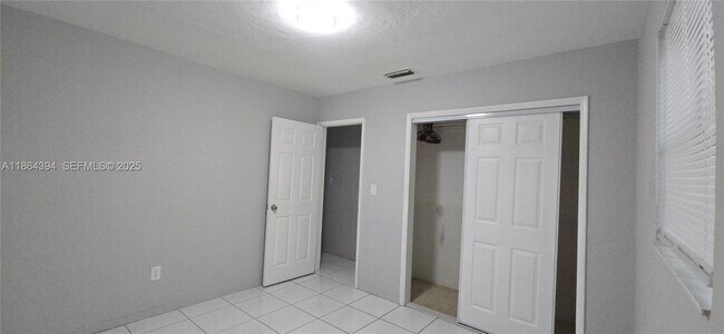 Building Photo - 502 N 70th Way