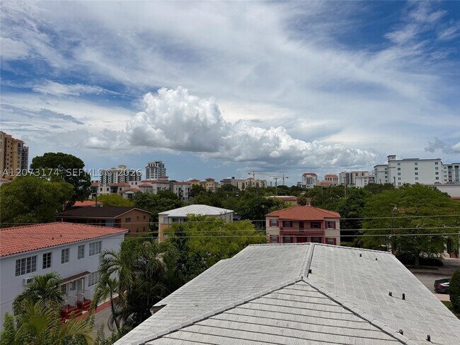 Building Photo - 37 Majorca Ave