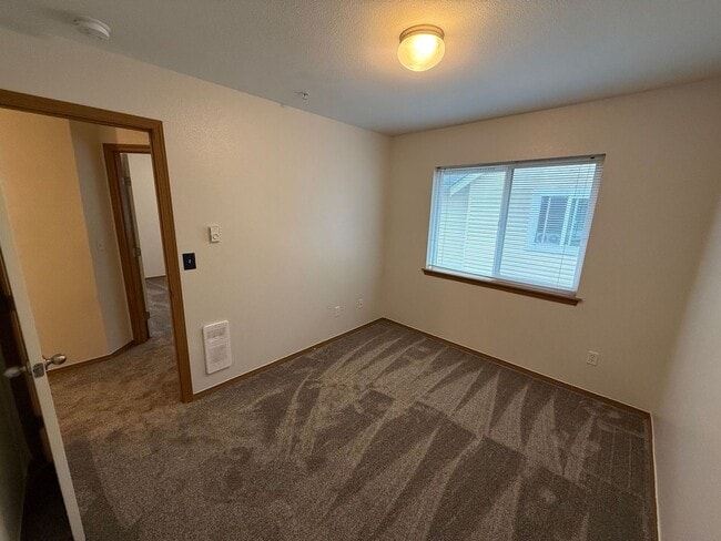 Building Photo - 4 bedroom townhome in Alicia Meadows with $500.00 off February rent if moved in by January end!