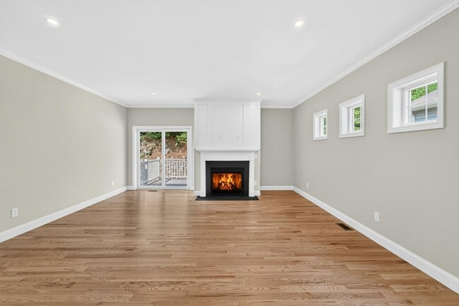 Building Photo - 5 Devon Pl