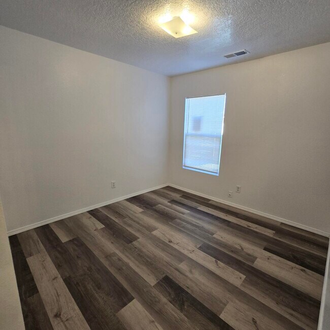 Building Photo - 8204 Tangerine Pl NW