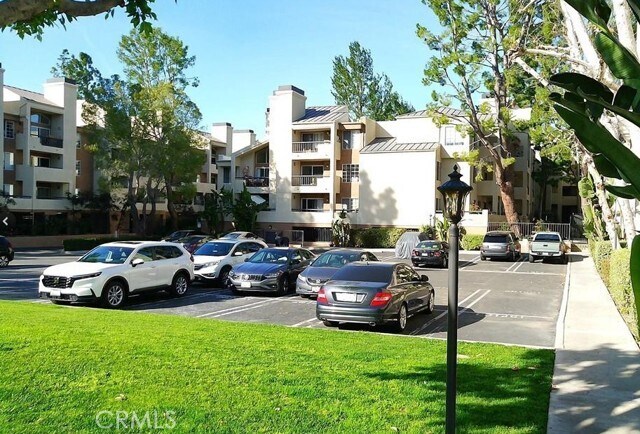 Building Photo - 21500 Burbank Blvd