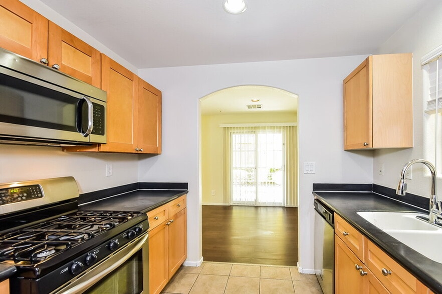 Building Photo - 7453 Showy Ct