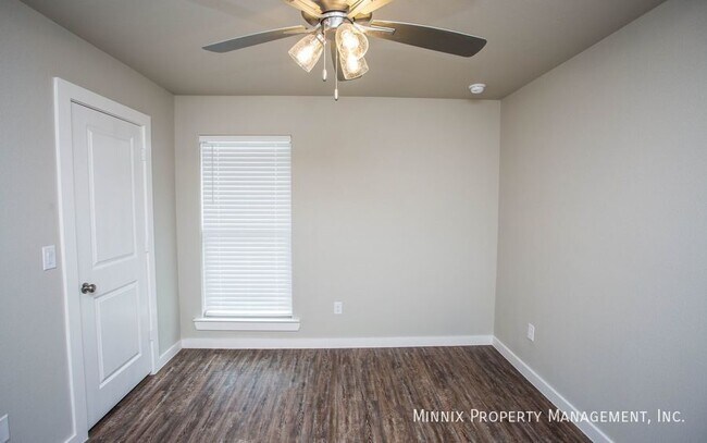 Building Photo - 407 E 21st St