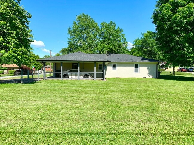 Building Photo - 427 Wayne Dr