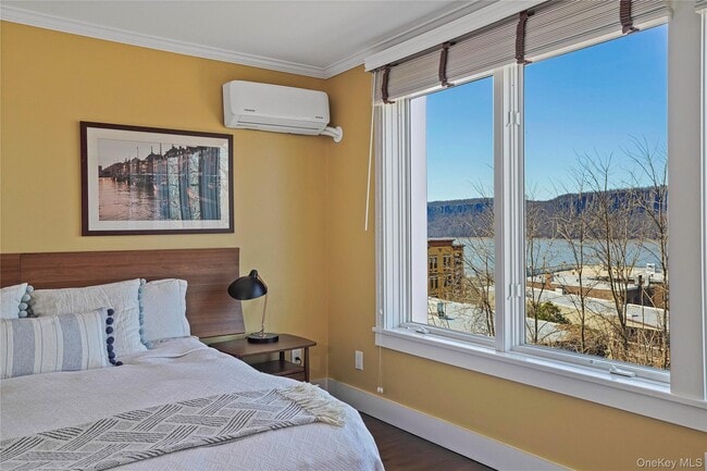 Building Photo - 493 Warburton Ave