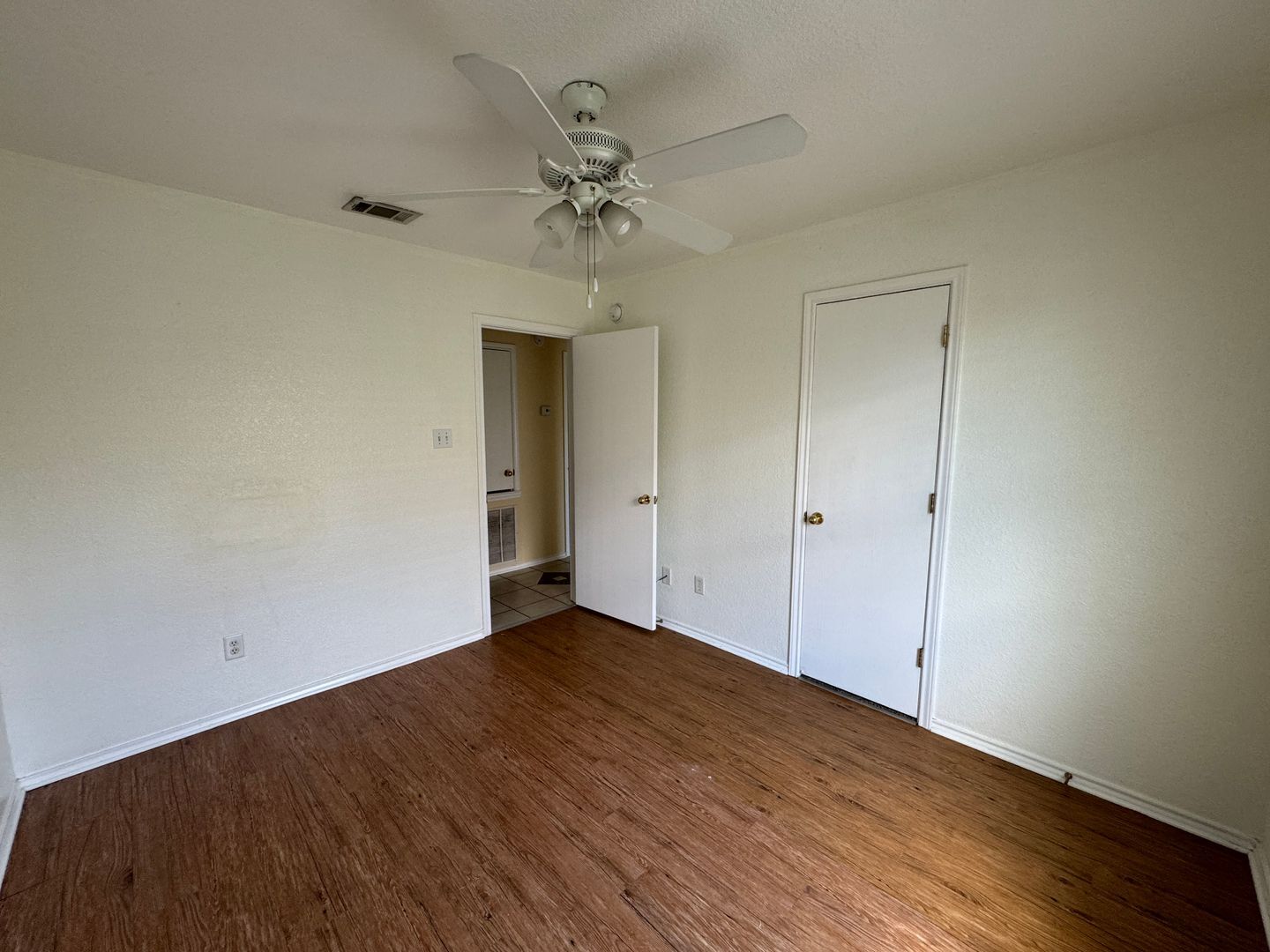Building Photo - 2801 Alma Dr
