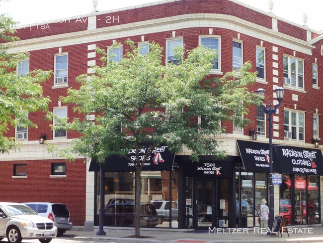 Building Photo - 411 Beloit Ave