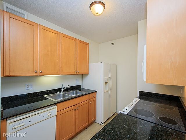 Building Photo - 1 br, 1.5 bath  - 400 N La Salle Dr Apt 2005