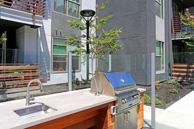 Building Photo - 3645 Haven Ave