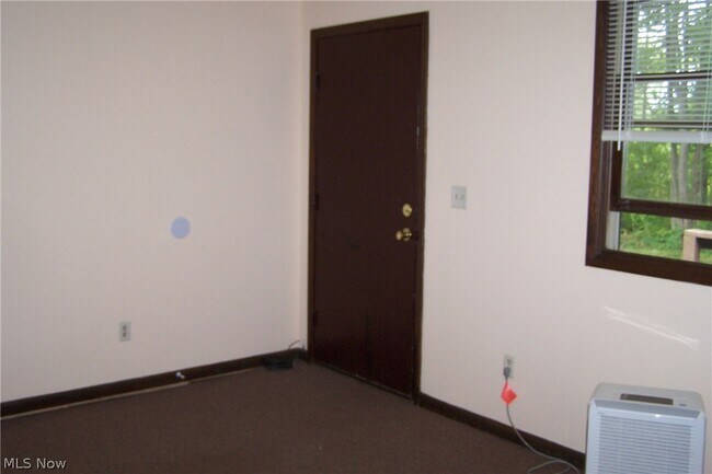 Building Photo - 14745 Hillcrest Ave