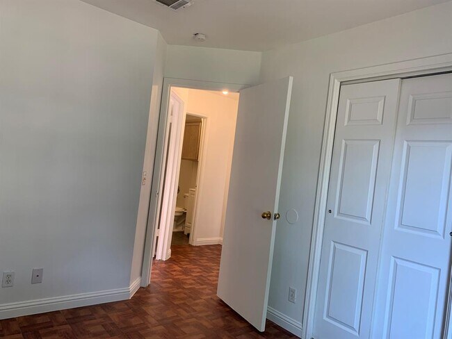 Building Photo - 210 Evergreen Cir