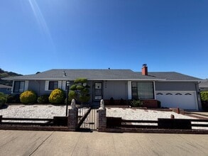 Building Photo - 460 Mariposa Dr