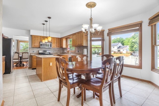 Building Photo - 5207 Sunmeadow Dr