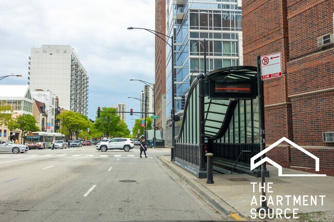 Building Photo - 1140 N La Salle Dr