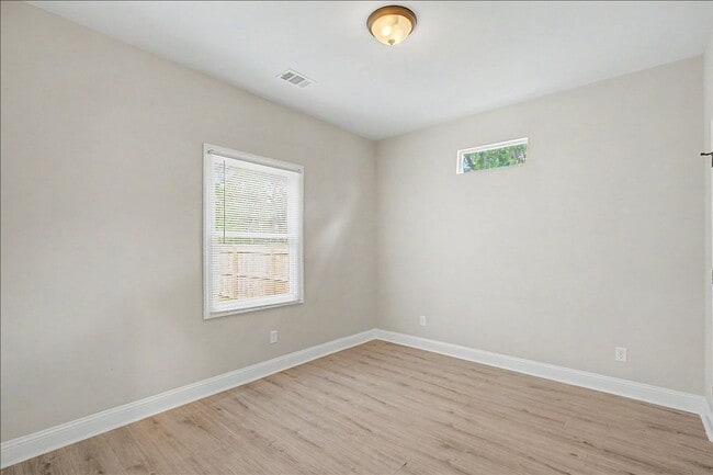 Building Photo - 1019 W 35th St