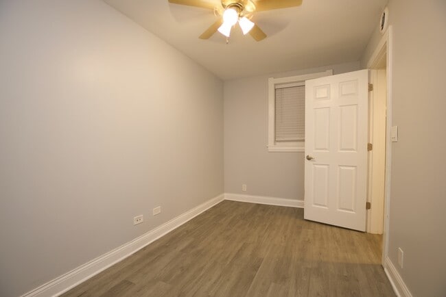 Building Photo - 2647 N Sacramento Ave