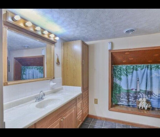 Building Photo - 492 Olinger Dr