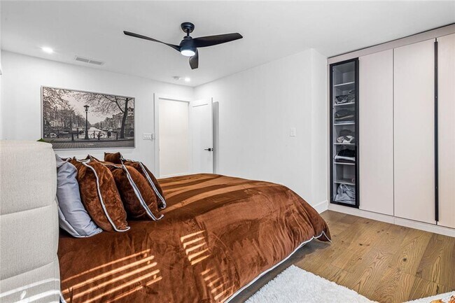 Building Photo - 915 Lost Forest Dr NW