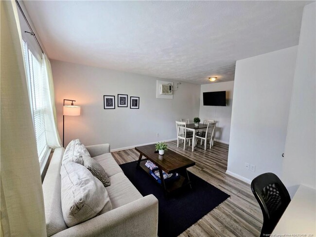 Building Photo - 812 Pilot Ave