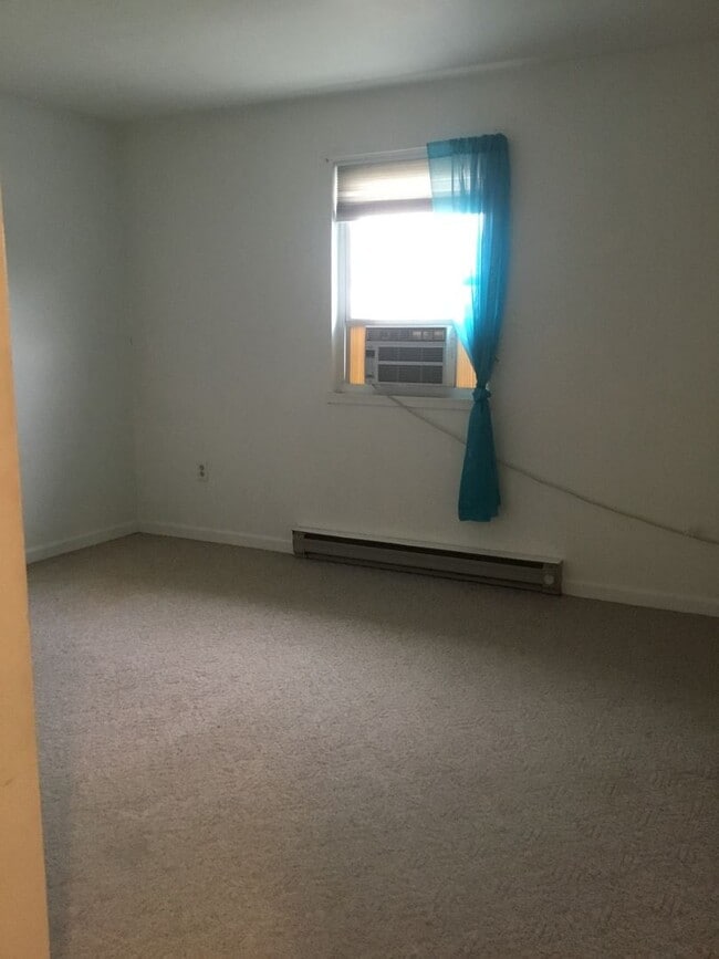 Building Photo - 1497 Equestrian Dr