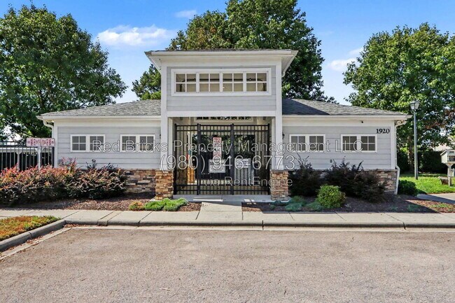 Building Photo - 10805 Dry Stone Dr