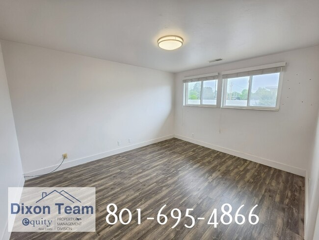 Building Photo - 2327 Chateau Dr